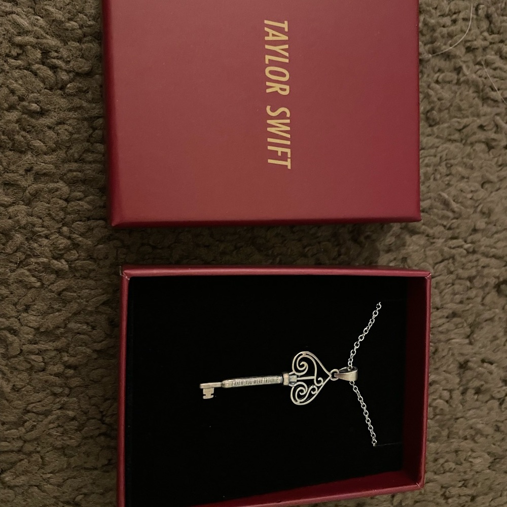 Taylor Swift key necklace